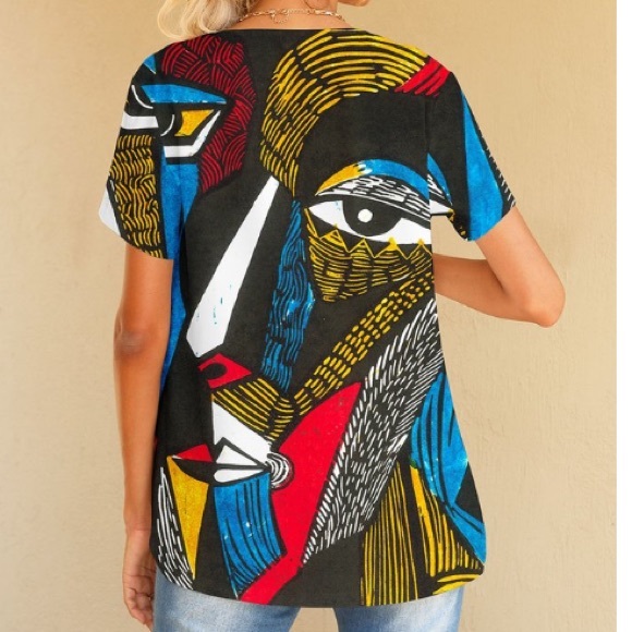 Black & Blue Geometric Sip-Front V Neck Tee - Picture 2 of 2